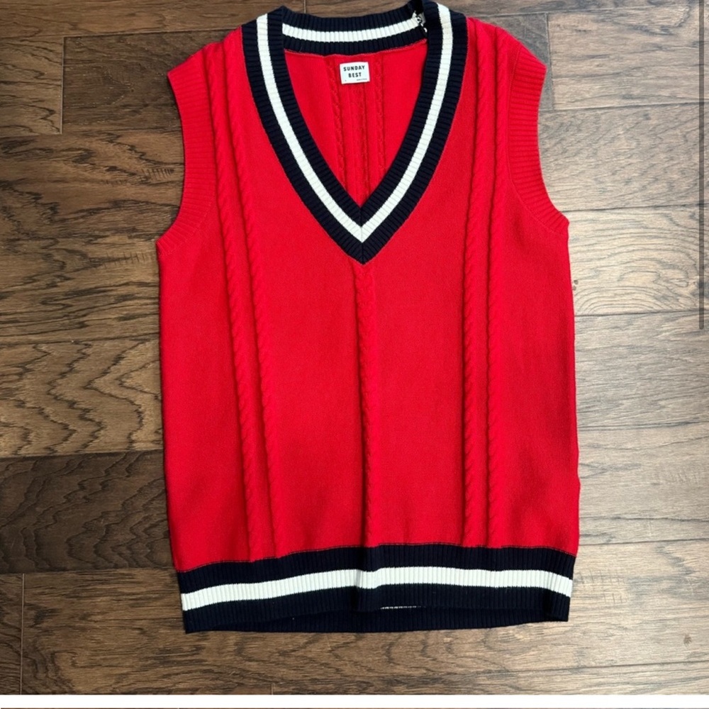 Aritzia Sunday Best Winston Sweater Vest in Cayenne Red/Navy/Oak EUC Sz Small